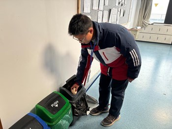 【现代服务学院】“垃圾分类，环保有你”主题活动顺利展开